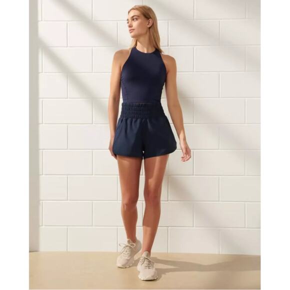 Abercrombie & Fitch Pants - Abercrombie & Fitch YPB motionTEK Onyx Unlined Ultra High Rise Workout Short - S